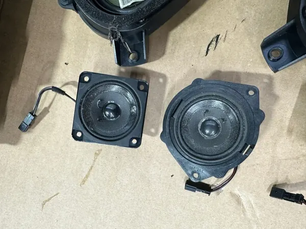 Système audio BOSE OEM 2308201902 pour Mercedes SL R230 image 5