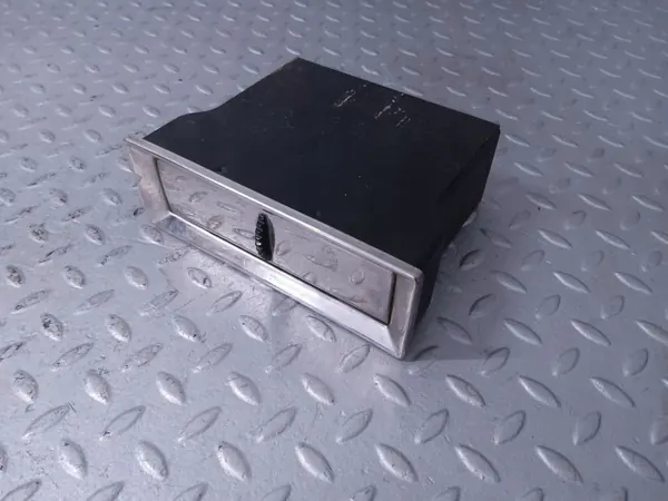 Etutuhkakuppi OEM UB15613 Rolls-Royce Silver Shadowille image 2