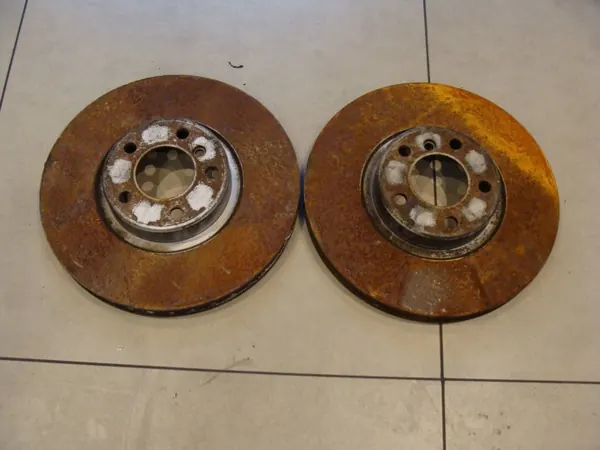 Disque de frein BMW OE 6 868 938 - État utilisé image 2