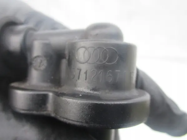 Soupape d'eau OEM 057121671F pour Audi A8, SQ7, VW Touareg image 3