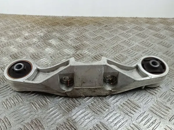 Subaru Forester Bakaxelns Diffhållare OEM 2311102051 image 2