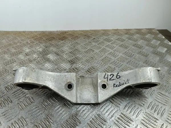 Subaru Forester Bakaxelns Diffhållare OEM 2311102051 image 3