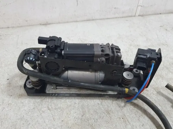 BMW 6794465 Fjädringspump - Begagnad OEM-del image 6