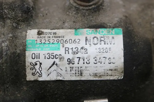 Compresseur de Climatisation Peugeot 3008 9671334780 image 3