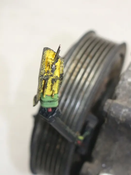 Compresseur de Climatisation Peugeot 3008 9671334780 image 4