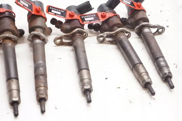 Volvo V70 III S80 II XC70 II Bränsleinsprutare 30777526 image 2