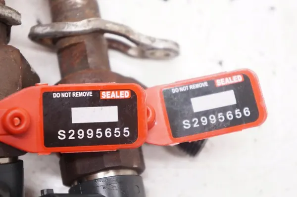 Volvo V70 III S80 II XC70 II Bränsleinsprutare 30777526 image 5