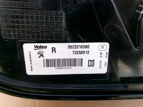 Luz trasera derecha Peugeot 208 II 19-23 EU image 3