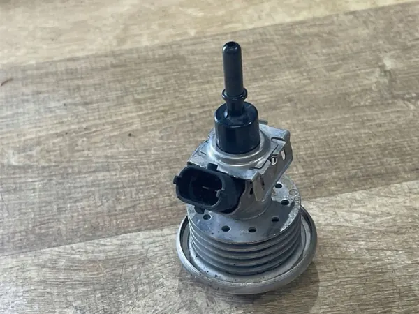 Land Rover AdBlue-suutin OEM FX23189E3AA image 2
