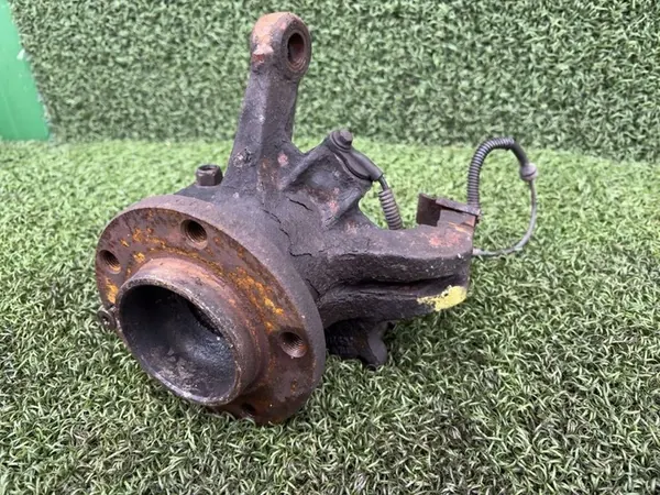 Renault OE 8200642122 Mozzo anteriore sinistro image 2