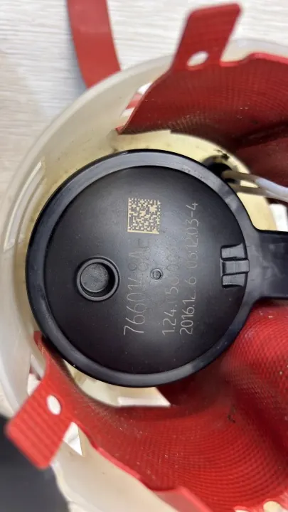Pompe AdBlue Audi OEM 8R0131969F - État d'occasion image 3