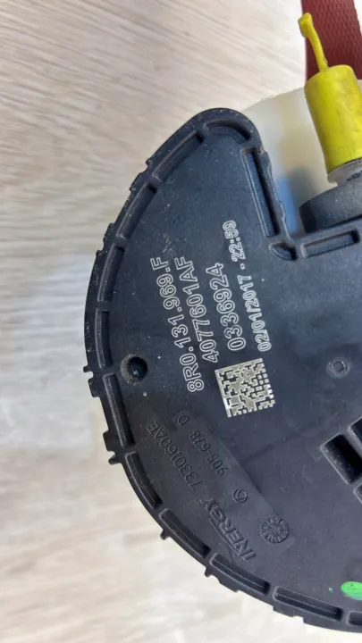 Pompe AdBlue Audi OEM 8R0131969F - État d'occasion image 4