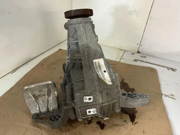 Porsche Macan Taka-akselin Differenssio OEM 95B525015M image 2