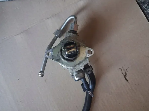Bomba de combustible VW 1.4 TSI CXS - Pieza original image 2