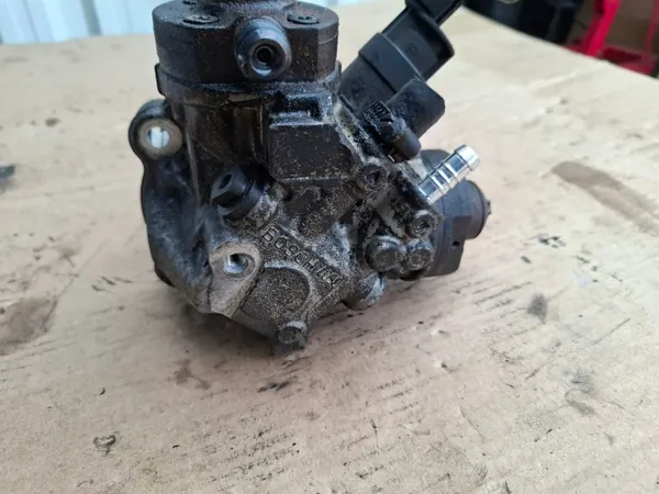 Pompe à injection BMW N57 OEM 7823470 - Occasion image 3