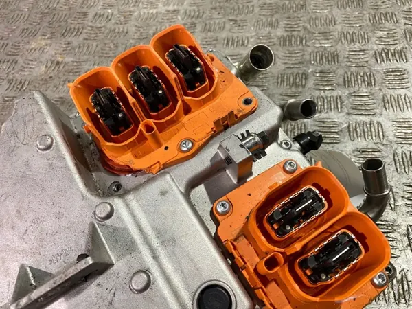 Volvo XC90 2018 Invertteri OEM 32223625 image 3