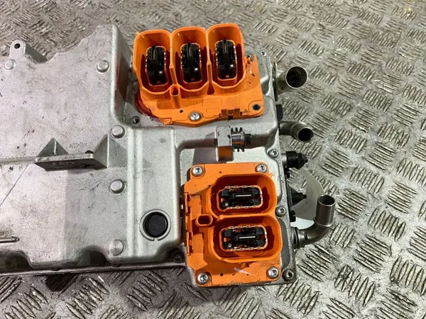 Volvo XC90 2018 Invertteri OEM 32223625 image 4