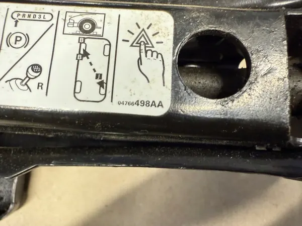 Gebrauchter Wagenheber OEM 04766498AA Dodge Journey image 3