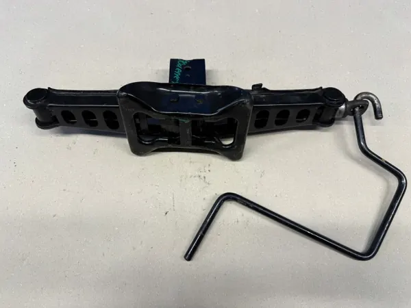 Gebrauchter Wagenheber OEM 04766498AA Dodge Journey image 4