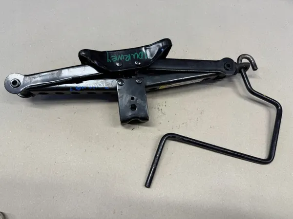 Gebrauchter Wagenheber OEM 04766498AA Dodge Journey image 5