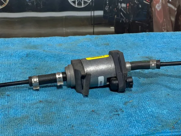 BMW 5 G30 G31 2021 Webasto Circulatiepomp OEM 9320479 image 3