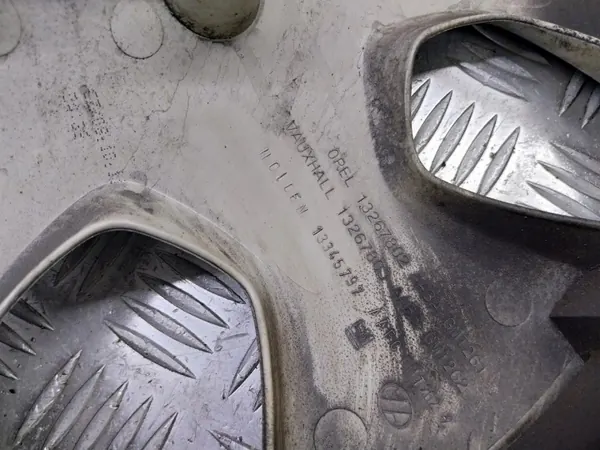 Tapacubos Opel Astra J 16'' OEM 13267802 image 3