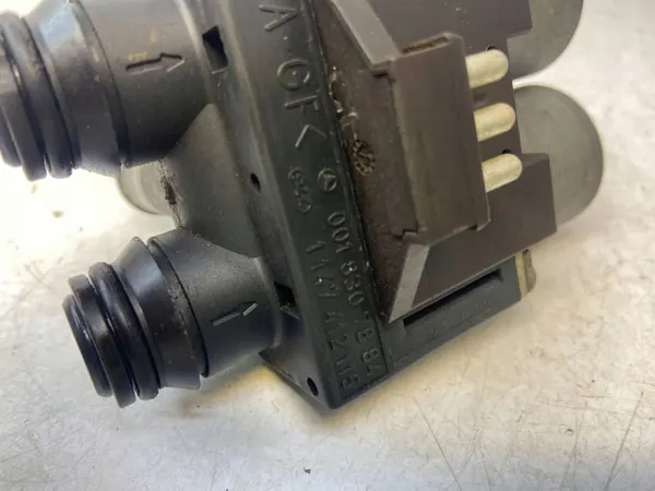 Mercedes Lämmitysventtiili OEM A0018307884 - Käytetty image 6