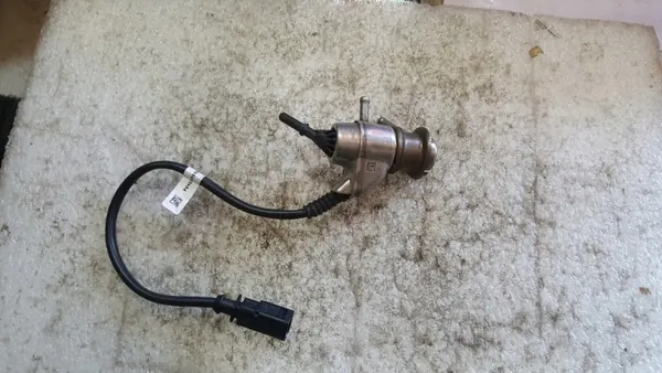 AdBlue-Injektor Audi A7 C8 3.0 TDI OEM 4G0131113E image 2