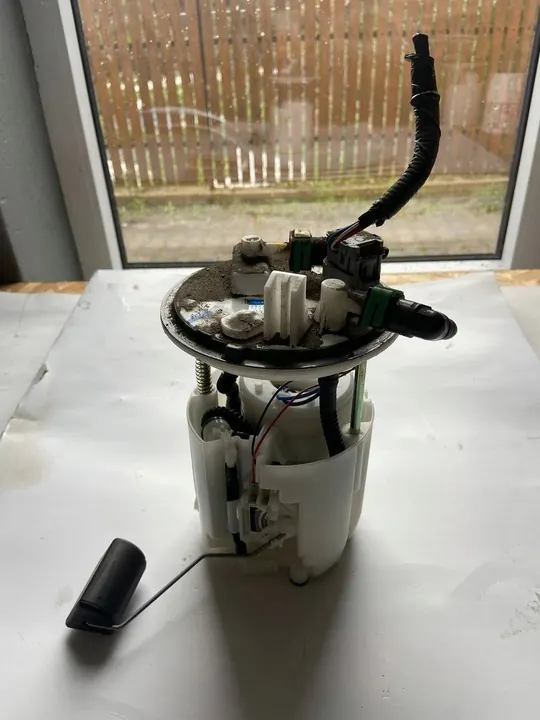 Bomba de combustível Subaru Forester SJ 42021SG000 image 2