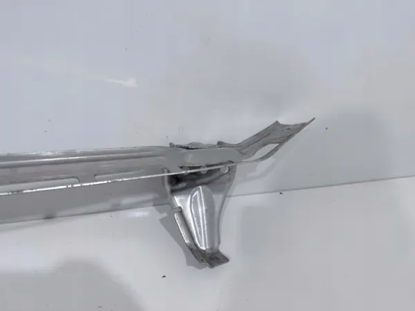Tesla Model Y framstötfjädersförstärkning OEM 150668800A image 3