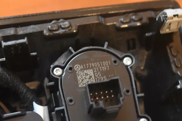 Konsoli tuuletusritilä OEM A1776809800 Mercedes image 5