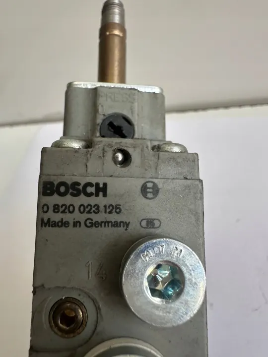 Bosch 0 281 002 648 Électrovanne d'occasion image 4