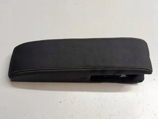 Volvo C30 achterbank armsteun OEM 3151498 image 2