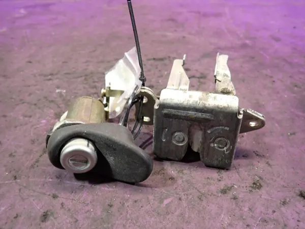 Toyota Yaris Kofferraumschloss-Einsatz OEM Zawada-388291- image 2
