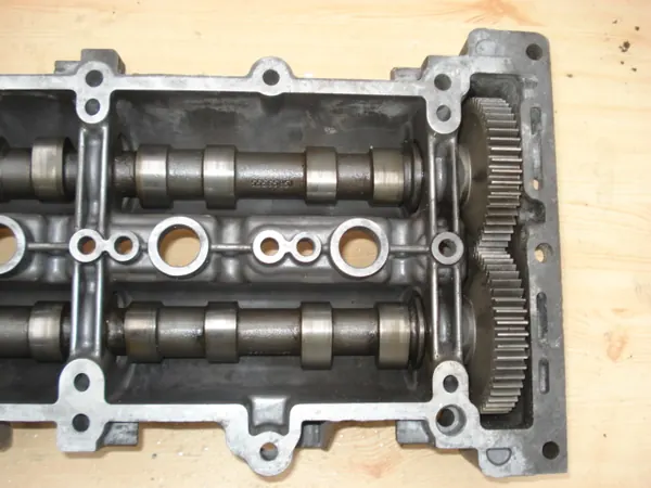 Couvercle d'arbre à cames OEM 55565886 pour Opel Astra H image 10