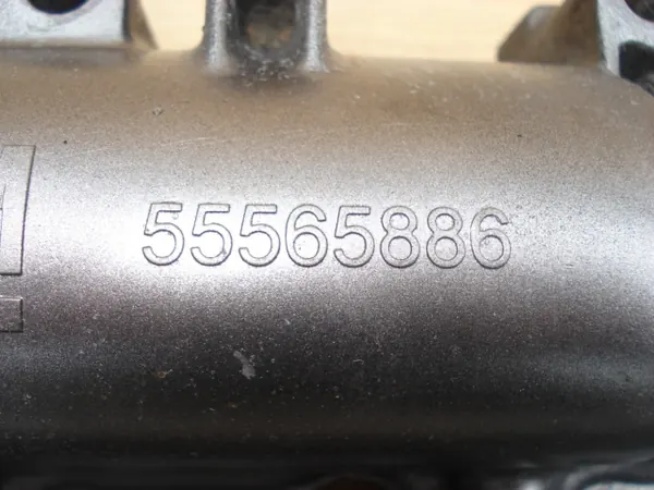 Couvercle d'arbre à cames OEM 55565886 pour Opel Astra H image 3