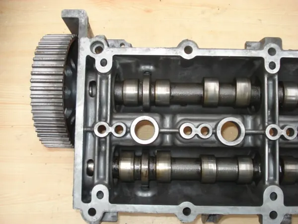 Couvercle d'arbre à cames OEM 55565886 pour Opel Astra H image 9
