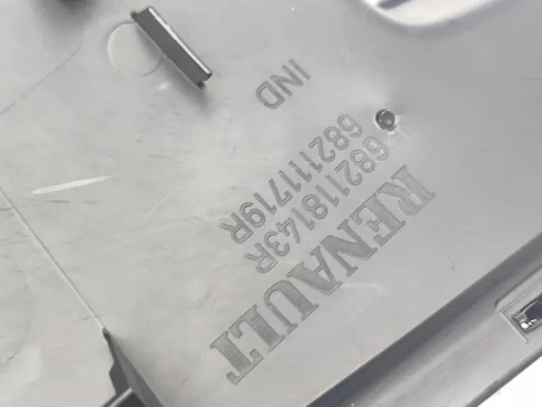 Handschoenenkastframe Renault Zoe 2019 OEM 682118143R image 6