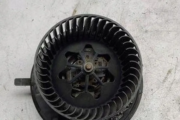 Relé de ventilador de calefacción VW PASSAT B7 ALLTRACK F011500045 image 4