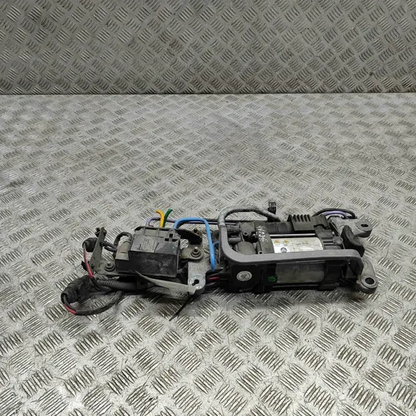 Compresor suspensión Porsche Macan OEM 95B698010 image 3