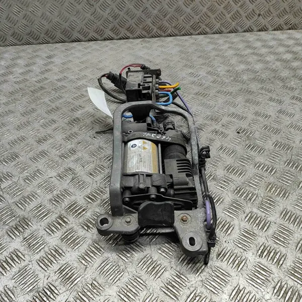 Compresor suspensión Porsche Macan OEM 95B698010 image 4