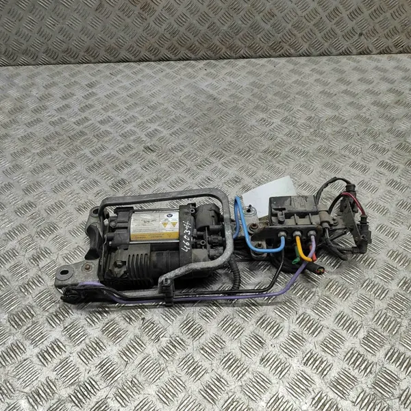 Compresor suspensión Porsche Macan OEM 95B698010 image 5