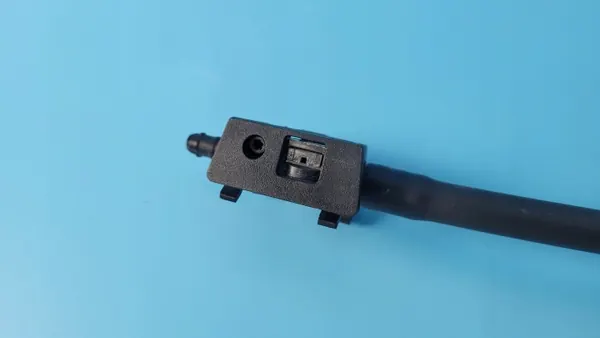 Mercedes W206 Spolarledning OEM A2068601200 - Begagnad image 5