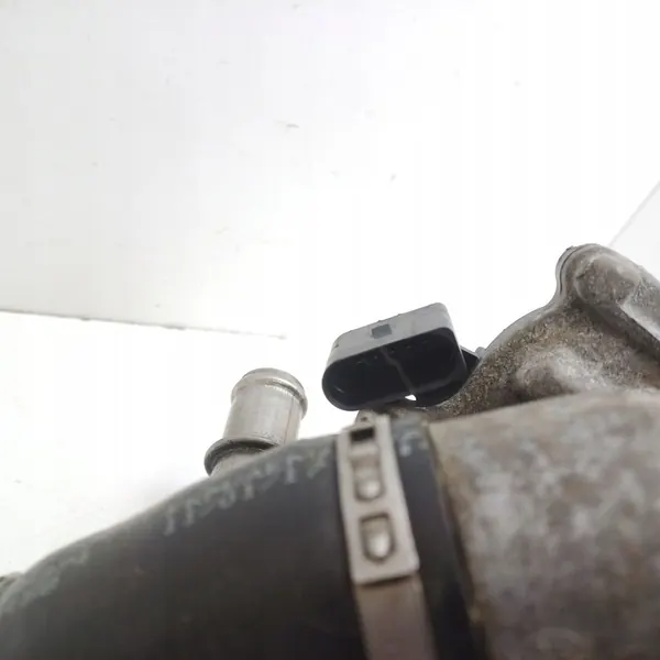 2020 Volkswagen Caddy EGR-Jäähdytin 04L131501L image 9