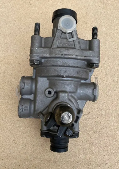 Soupape de frein WABCO OEM 4757010217 - Occasion image 2