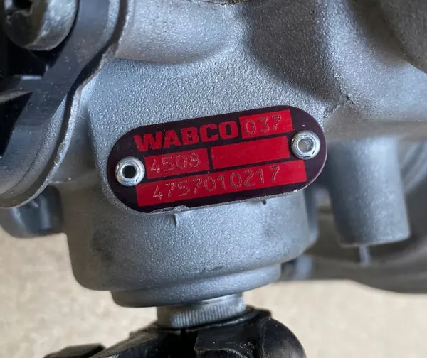 Soupape de frein WABCO OEM 4757010217 - Occasion image 3