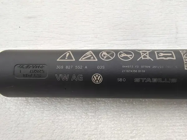 VW Passat B8 Kombi Bagagerumsaktuator image 2