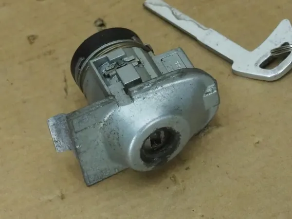 OEM Voorlinker Deurknop Slotsleutel Volvo S40 image 3