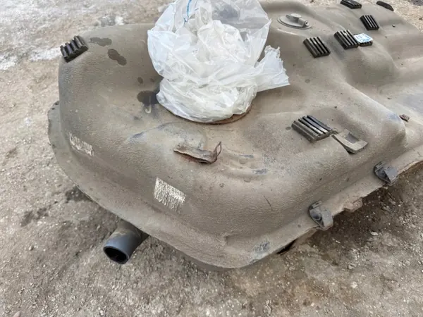 KIA SPORTAGE 3 Bränsletank OEM 31100-2Y250 image 3