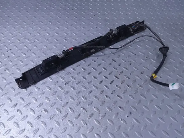 KIA Ceed Armaturenbrett-Leuchtleiste OEM 87312J7300 image 3